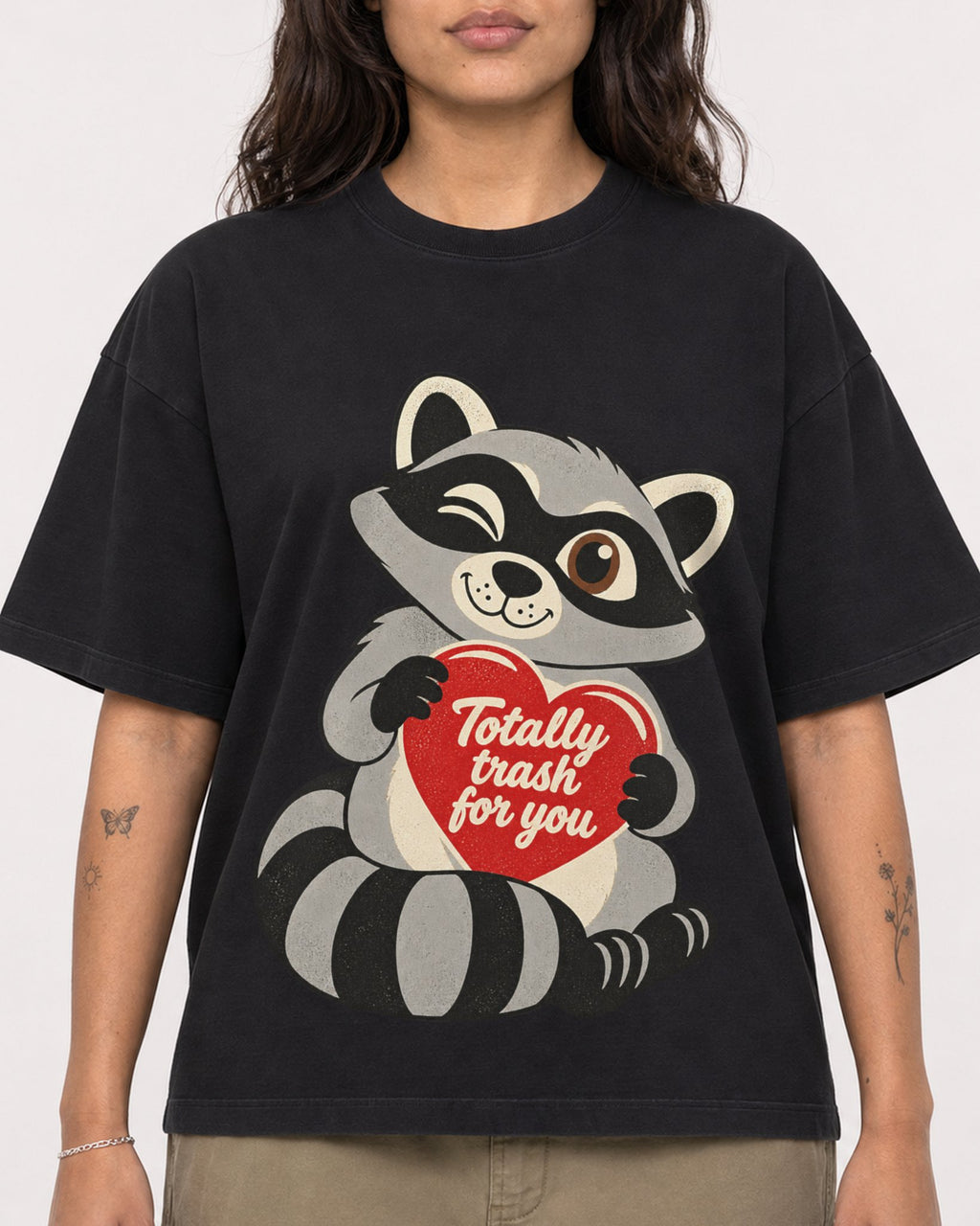 Mockup Boxy Heavyweight Tee Black female close-up 06