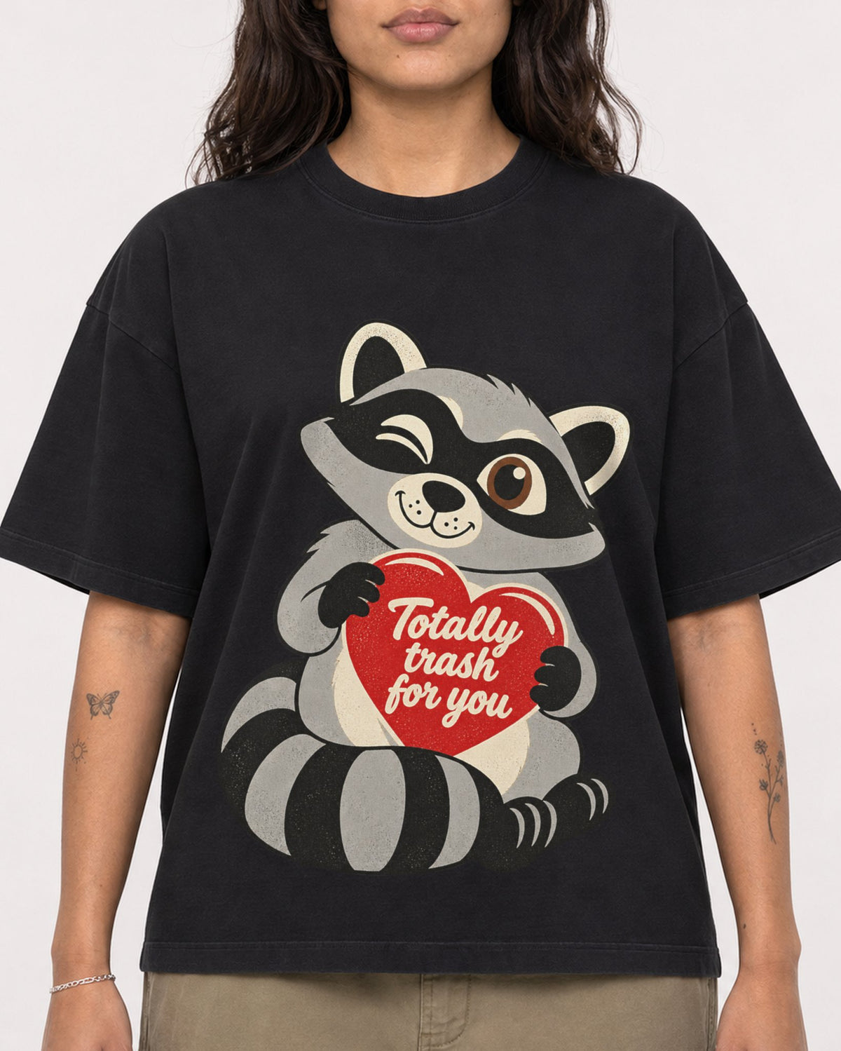 Mockup Boxy Heavyweight Tee Black female close-up 06