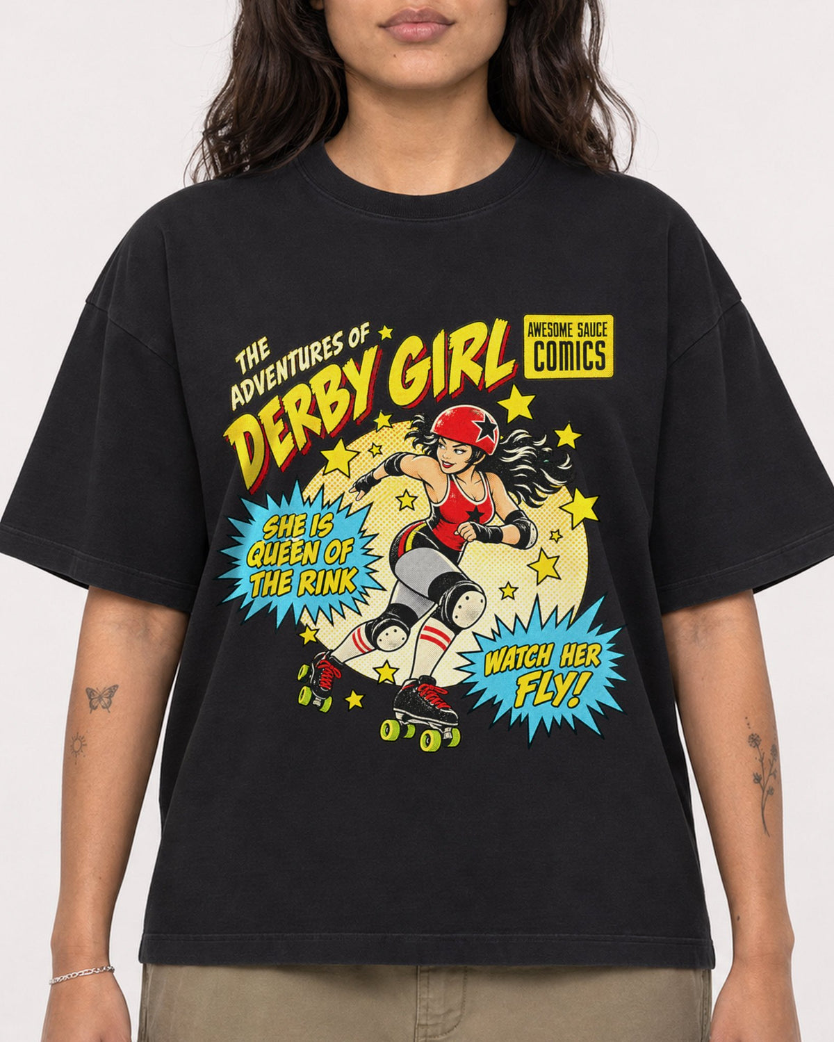 Mockup Boxy Heavyweight Tee Black female close-up 06