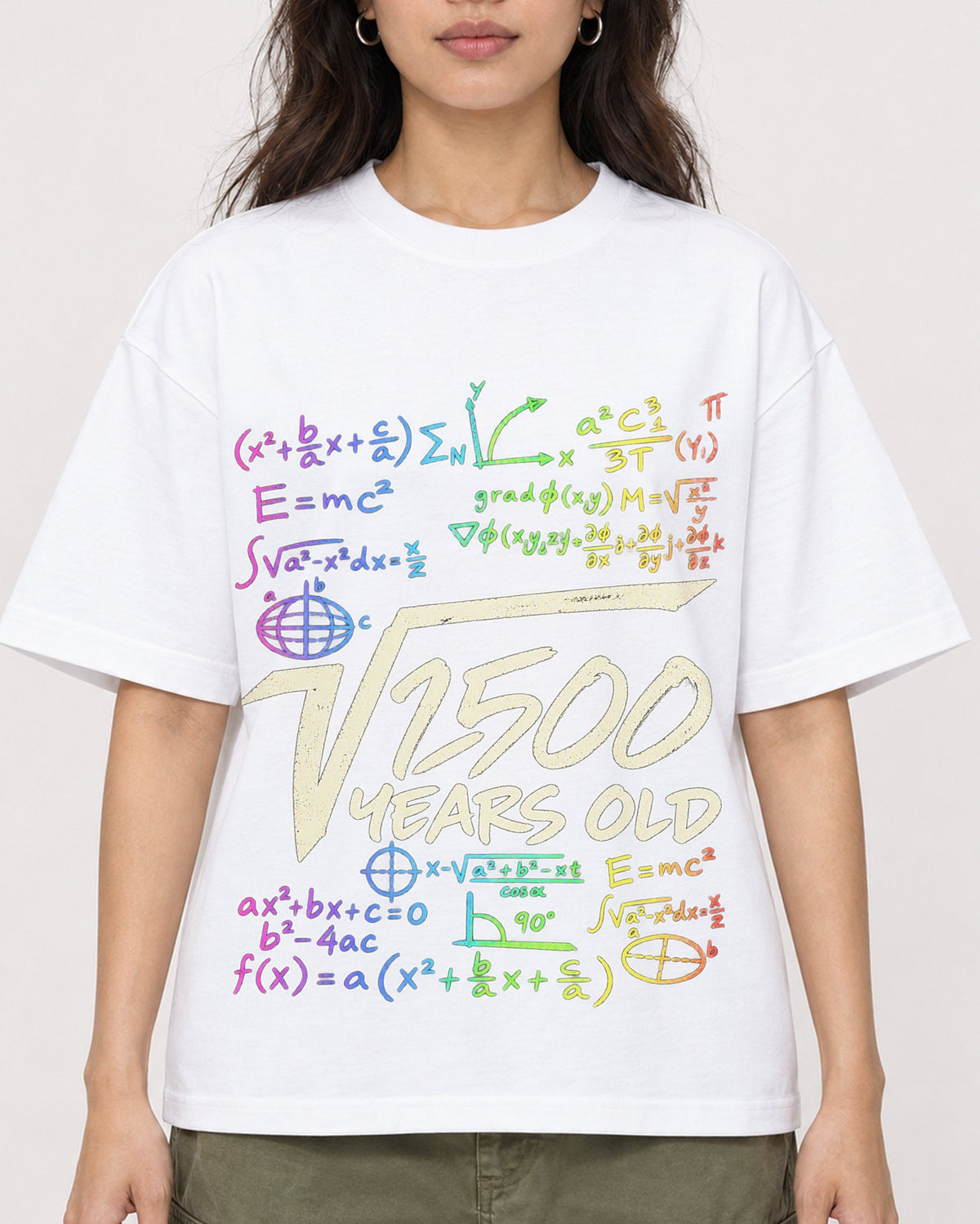 Mockup Boxy Heavyweight Tee White female close-up 02