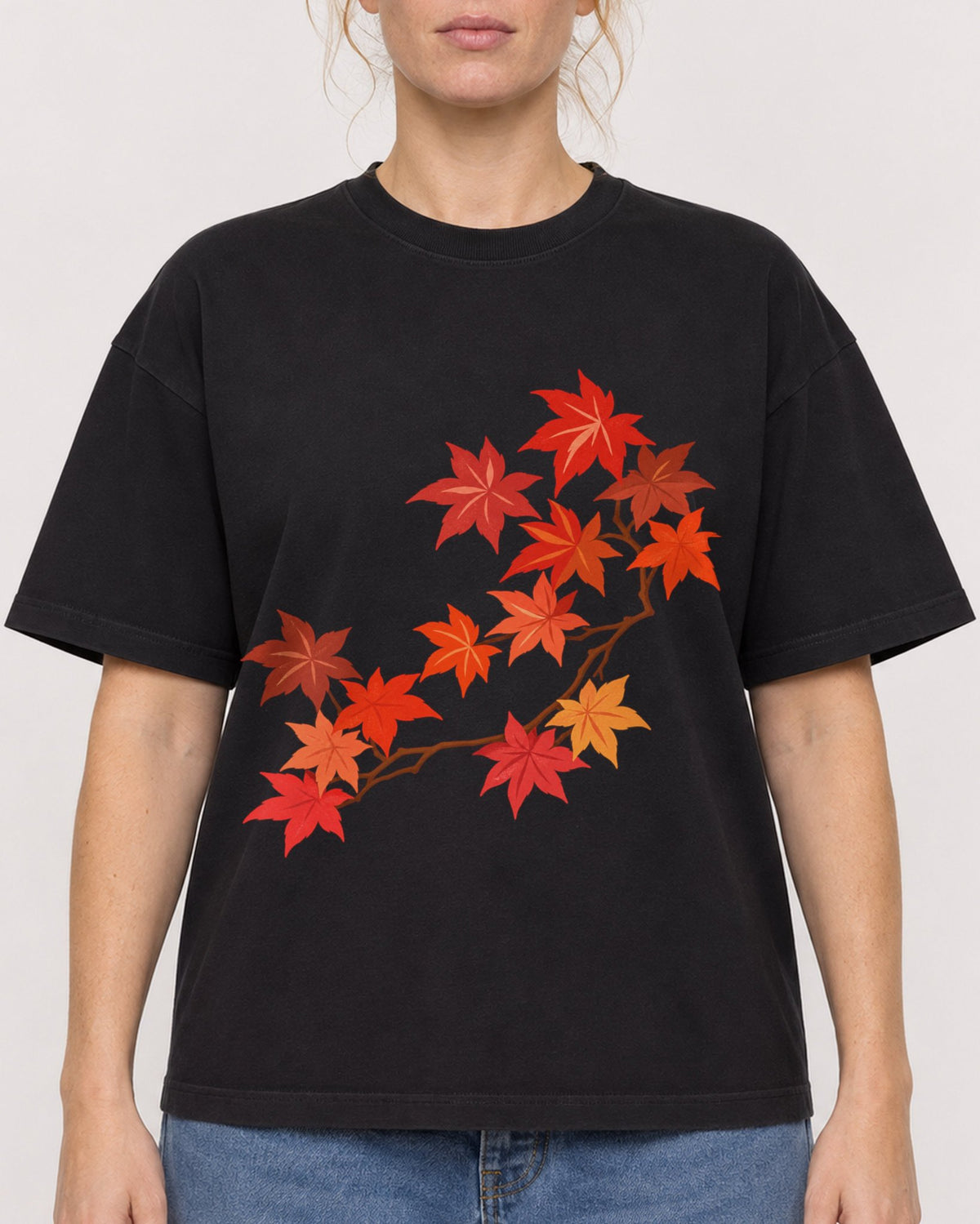 Mockup Boxy Heavyweight Tee Black female close-up 28