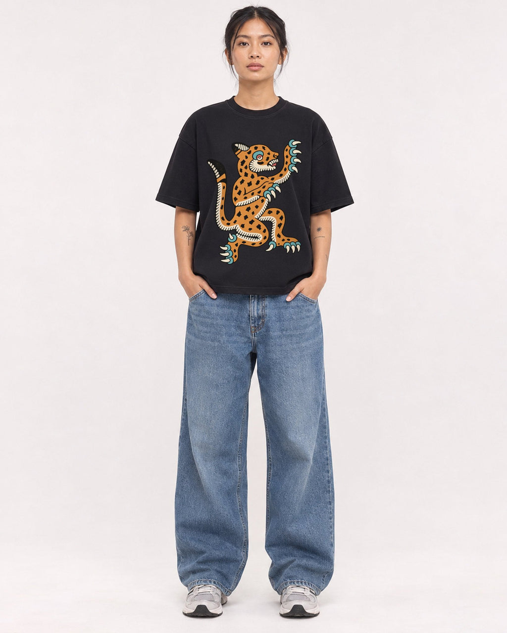 Mockup Boxy Heavyweight Tee Black female full-body 12