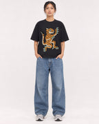 Mockup Boxy Heavyweight Tee Black female full-body 12