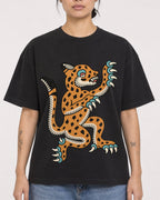 Mockup Boxy Heavyweight Tee Black female close-up 12