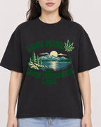 Mockup Boxy Heavyweight Tee Black female close-up 03