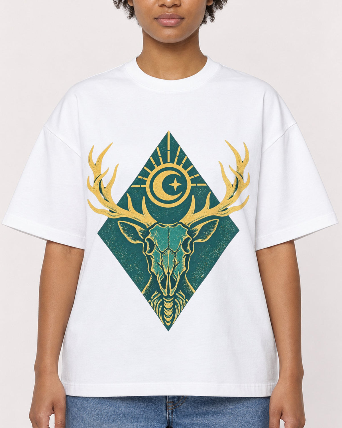 Mockup Boxy Heavyweight Tee White female close-up 35
