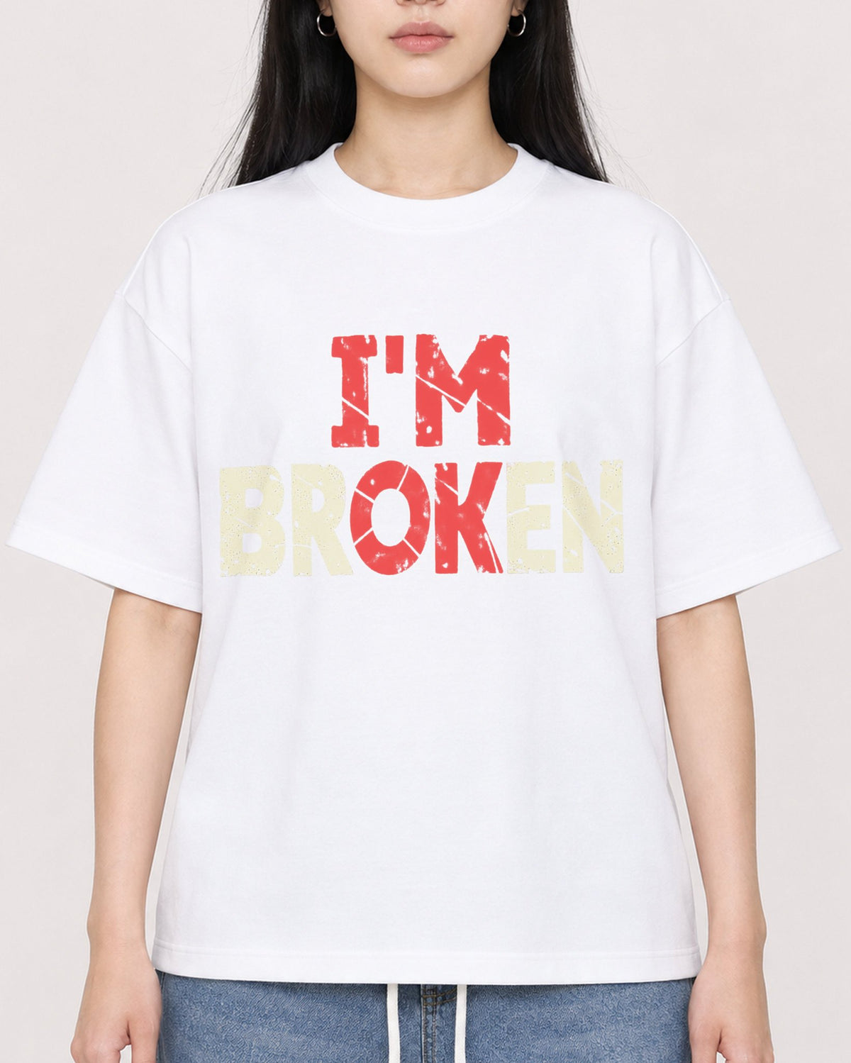 Mockup Boxy Heavyweight Tee White female close-up 01