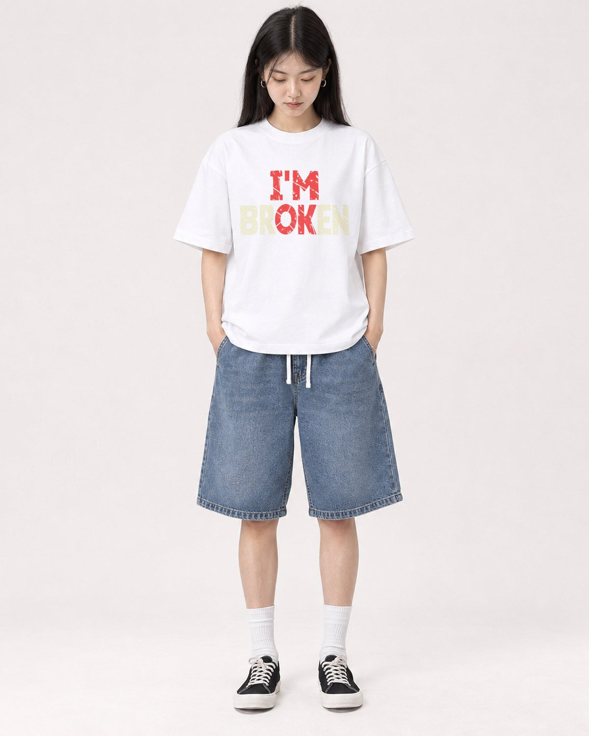 Mockup Boxy Heavyweight Tee White female full-body 01
