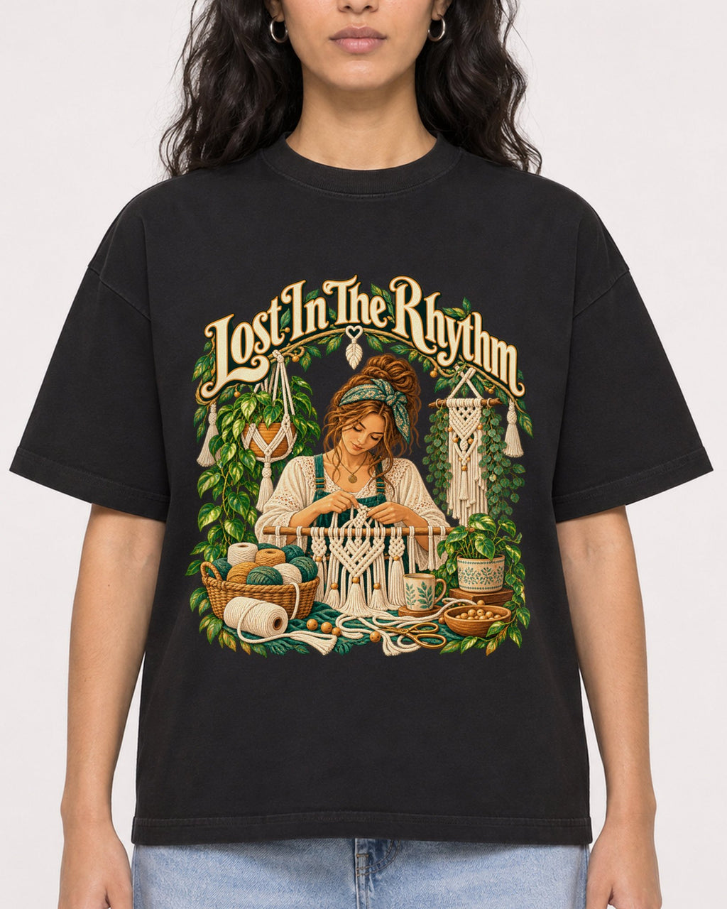Mockup Boxy Heavyweight Tee Black female close-up 07