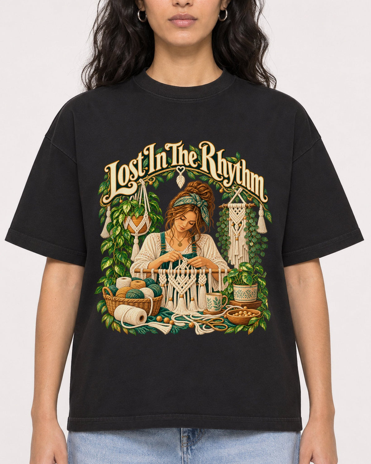 Mockup Boxy Heavyweight Tee Black female close-up 07