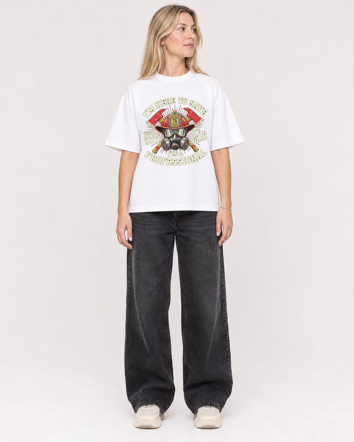 Mockup Boxy Heavyweight Tee White female full-body 08