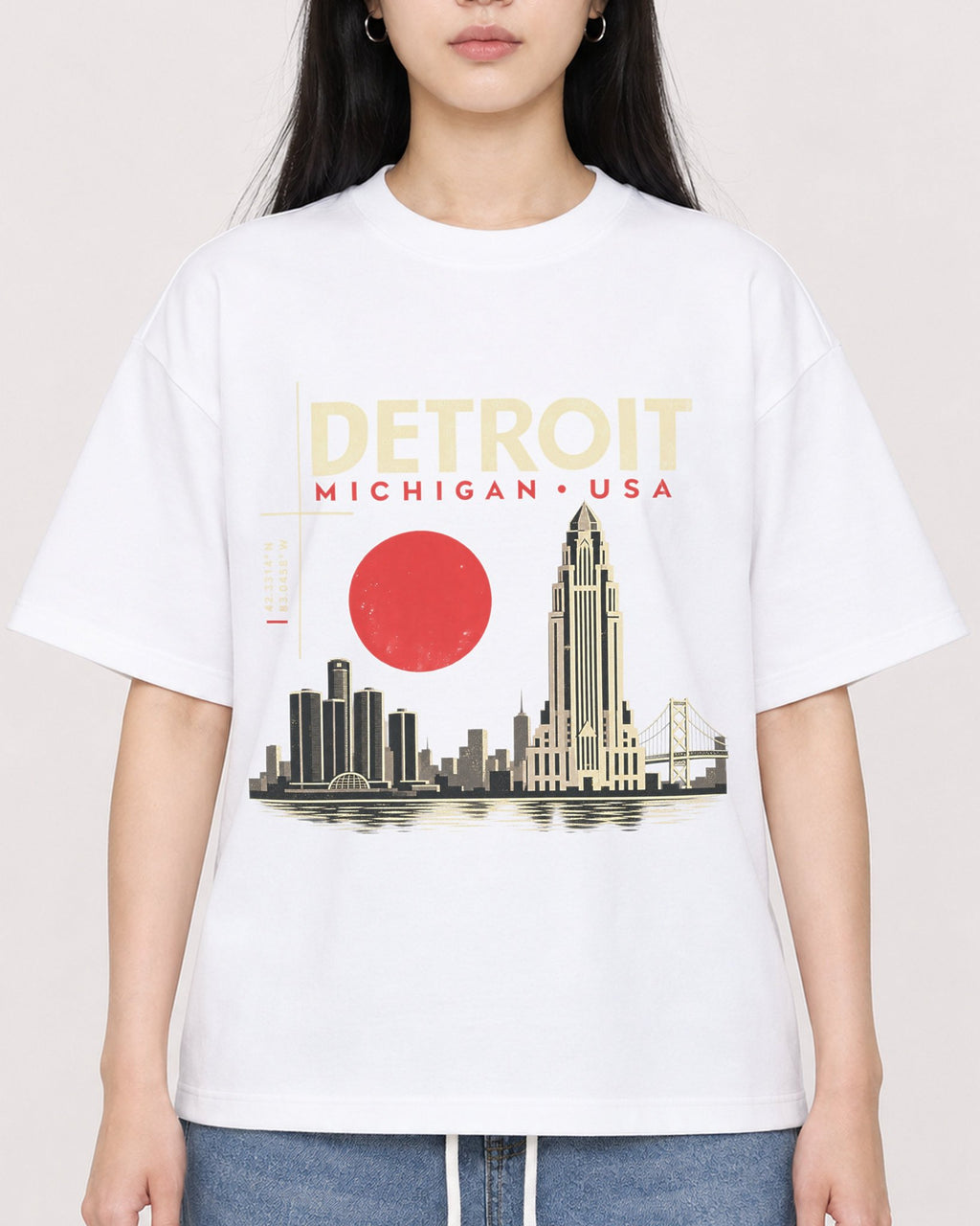 Mockup Boxy Heavyweight Tee White female close-up 01