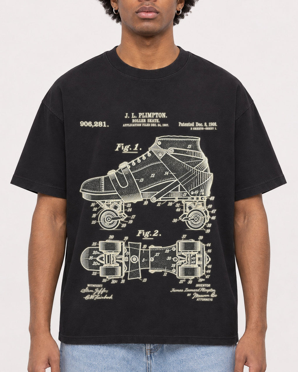 Mockup Boxy Heavyweight Tee Black male close-up 45