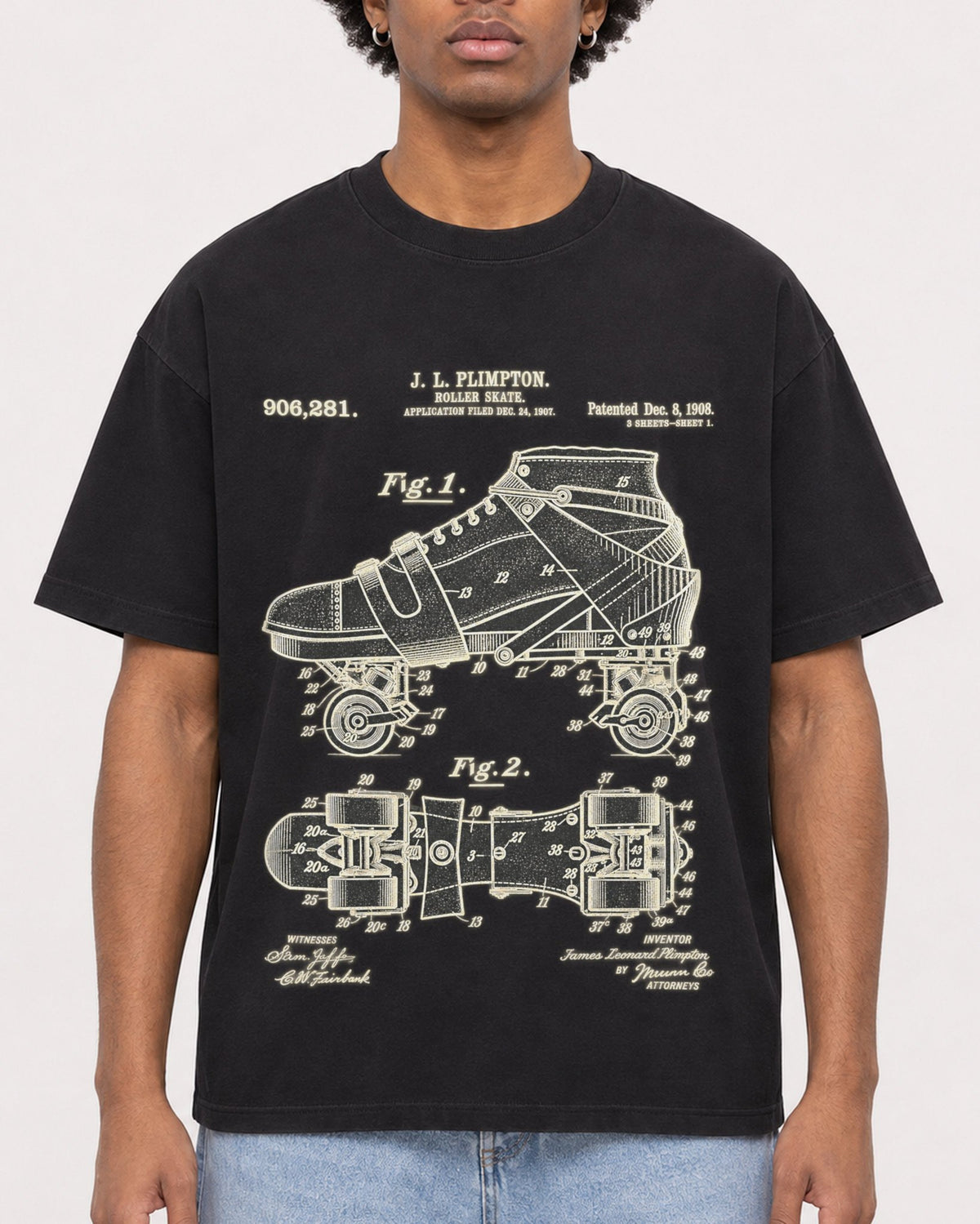 Mockup Boxy Heavyweight Tee Black male close-up 45