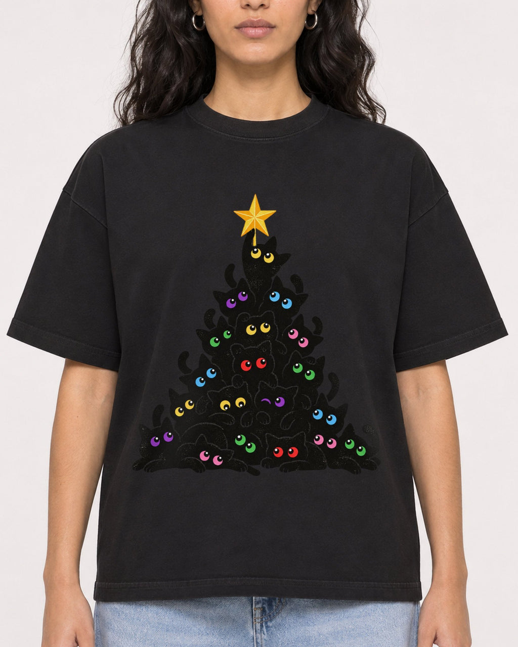 Mockup Boxy Heavyweight Tee Black female close-up 07