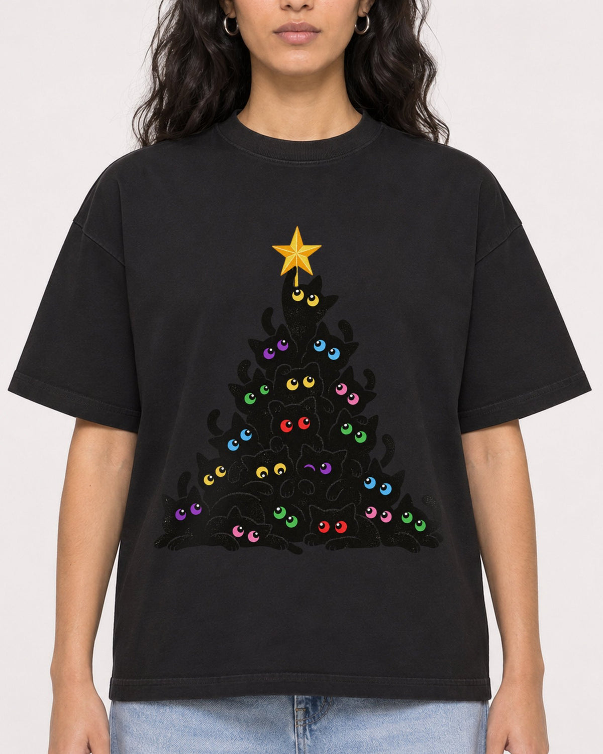 Mockup Boxy Heavyweight Tee Black female close-up 07