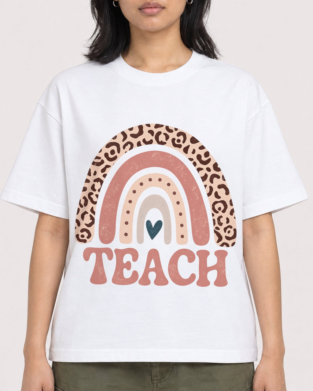 Mockup Boxy Heavyweight Tee White female close-up 22
