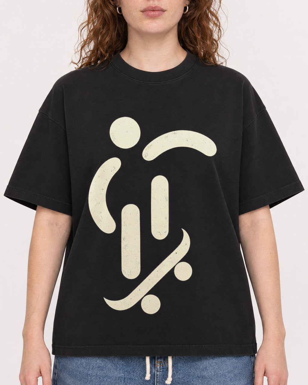 Mockup Boxy Heavyweight Tee Black female close-up 09