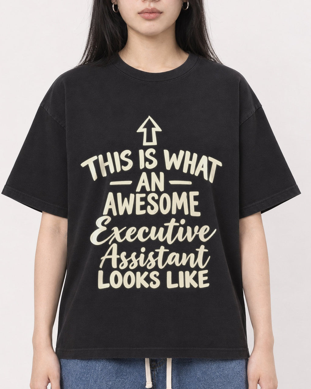 Mockup Boxy Heavyweight Tee Black female close-up 01