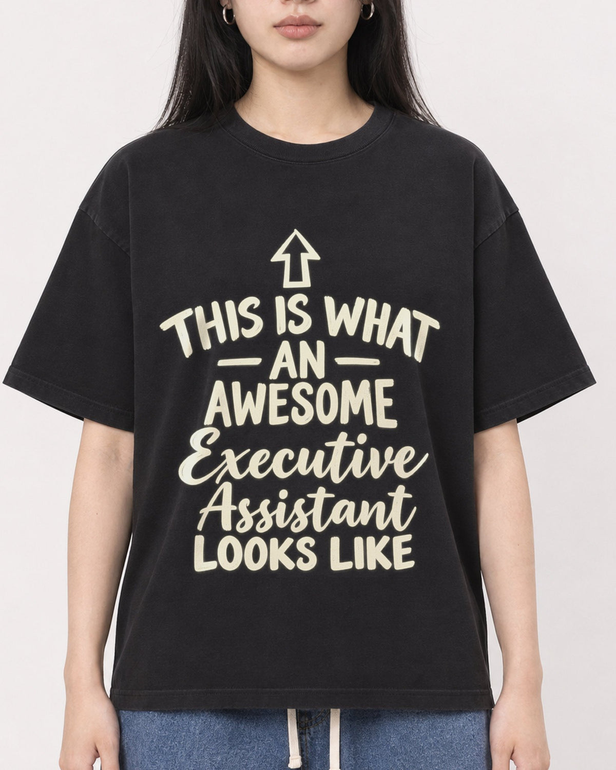 Mockup Boxy Heavyweight Tee Black female close-up 01
