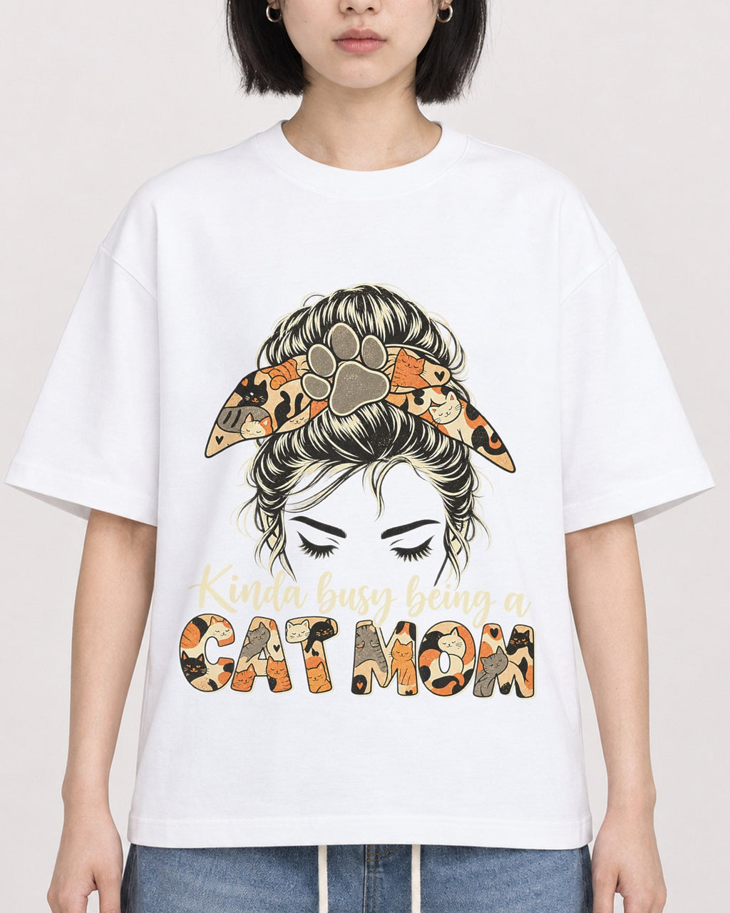 Mockup Boxy Heavyweight Tee White female close-up 11