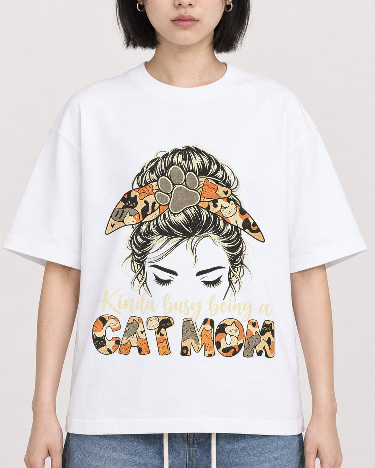 Mockup Boxy Heavyweight Tee White female close-up 11