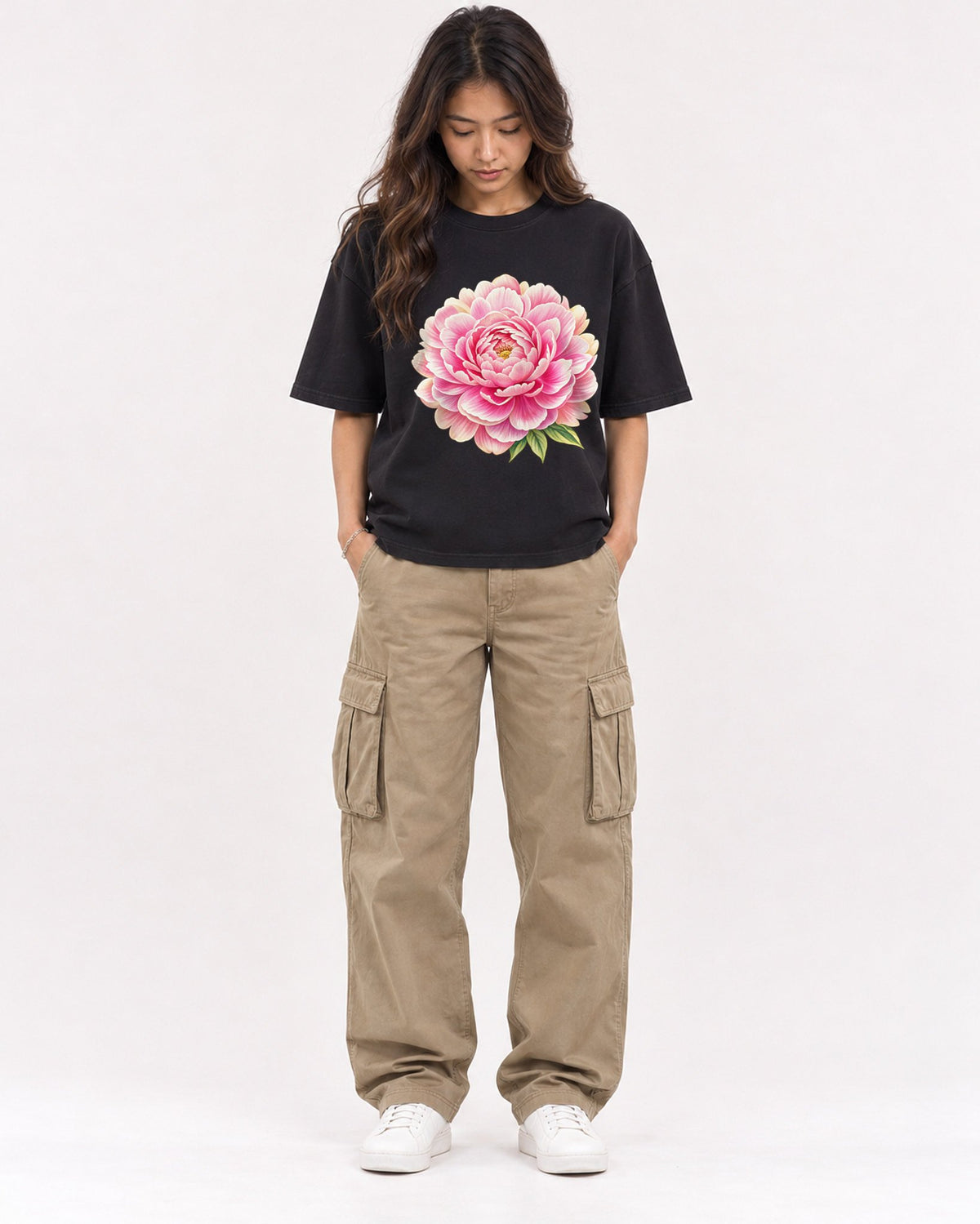 Mockup Boxy Heavyweight Tee Black female full-body 02