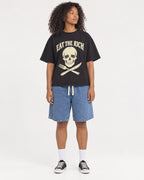 Mockup Boxy Heavyweight Tee Black female full-body 05