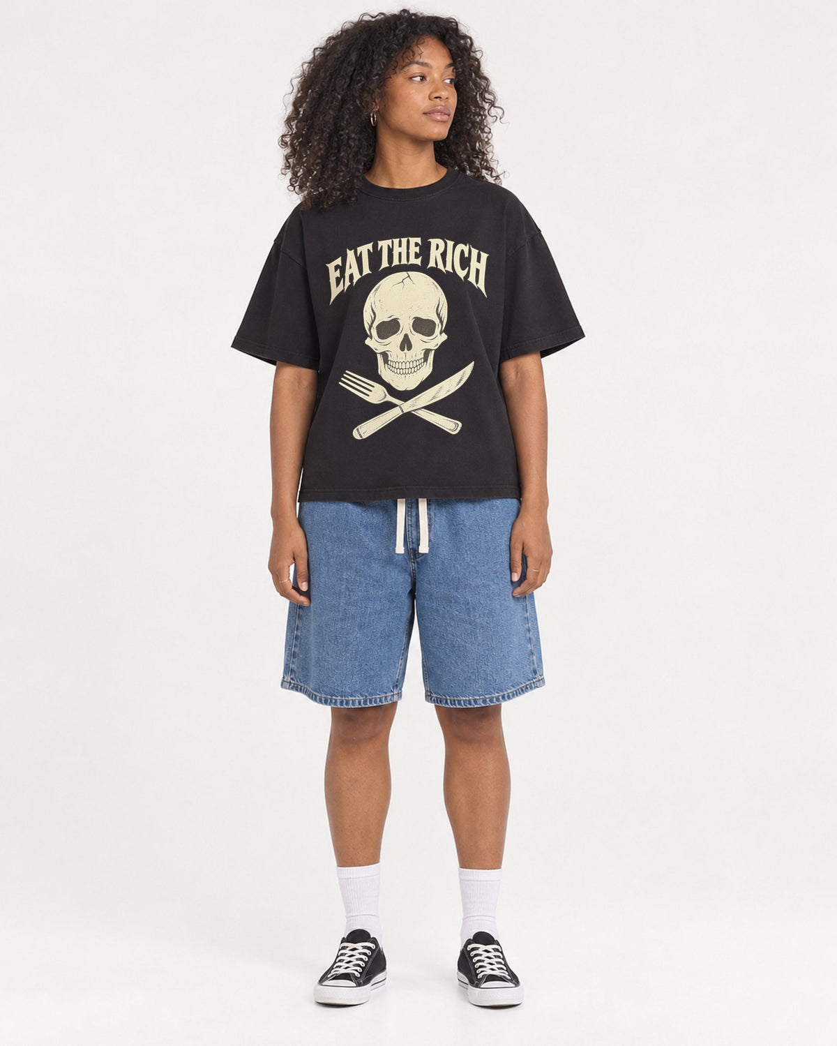 Mockup Boxy Heavyweight Tee Black female full-body 05