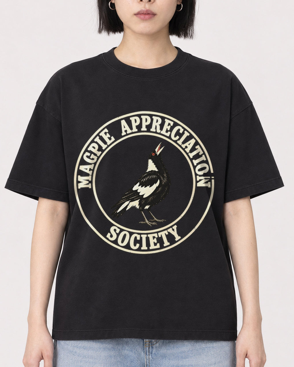 Mockup Boxy Heavyweight Tee Black female close-up 11