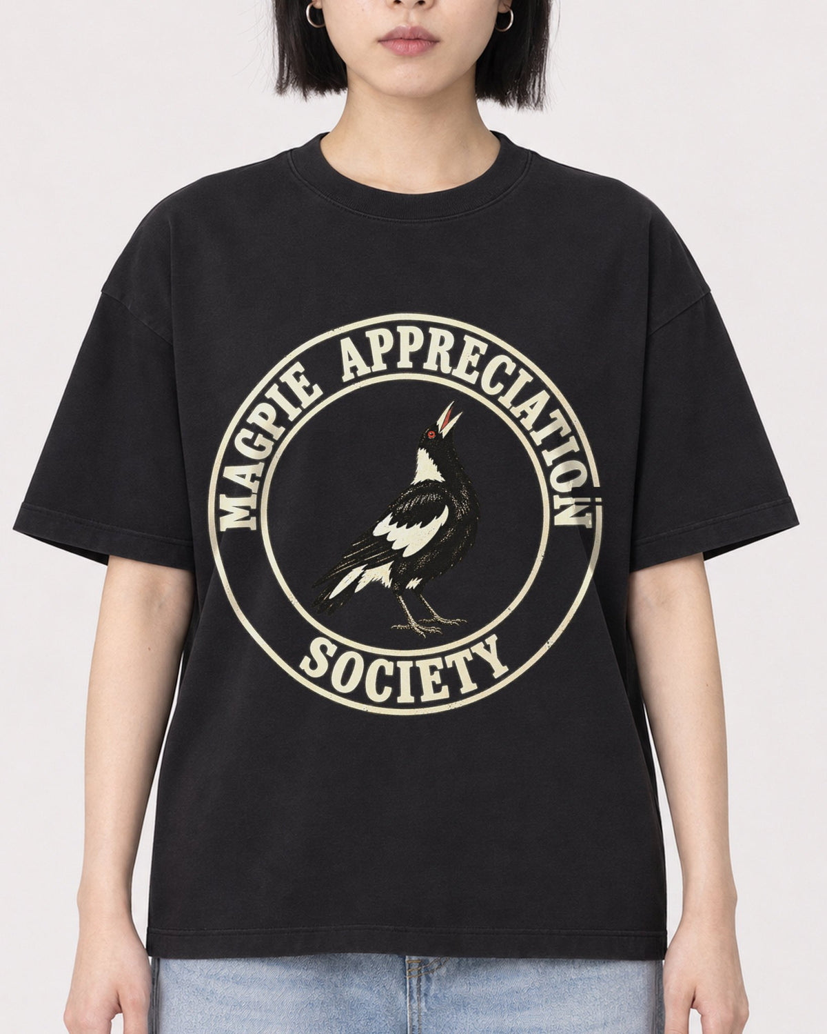 Mockup Boxy Heavyweight Tee Black female close-up 11
