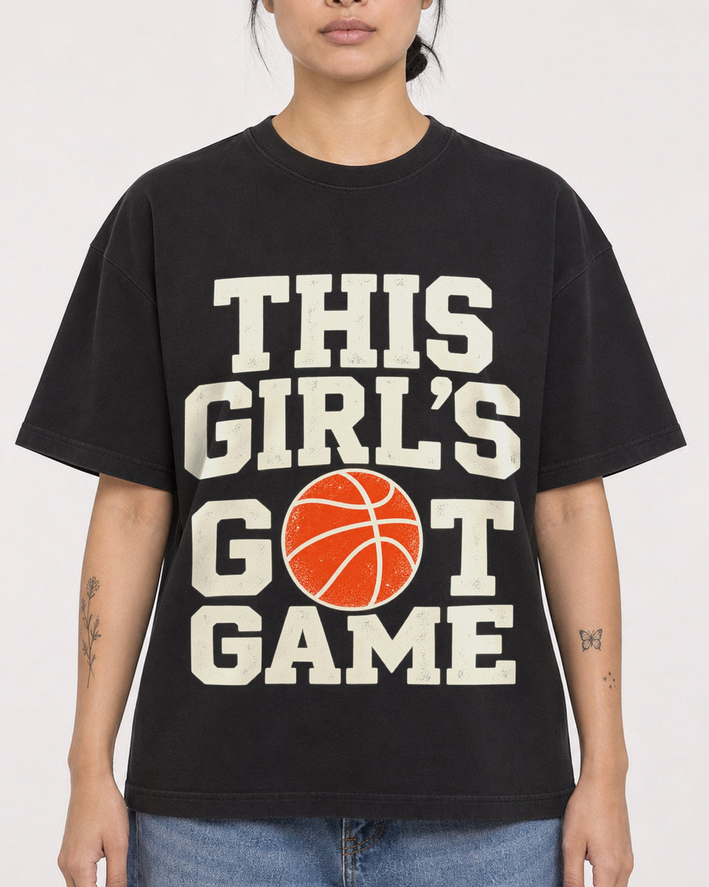 Mockup Boxy Heavyweight Tee Black female close-up 12