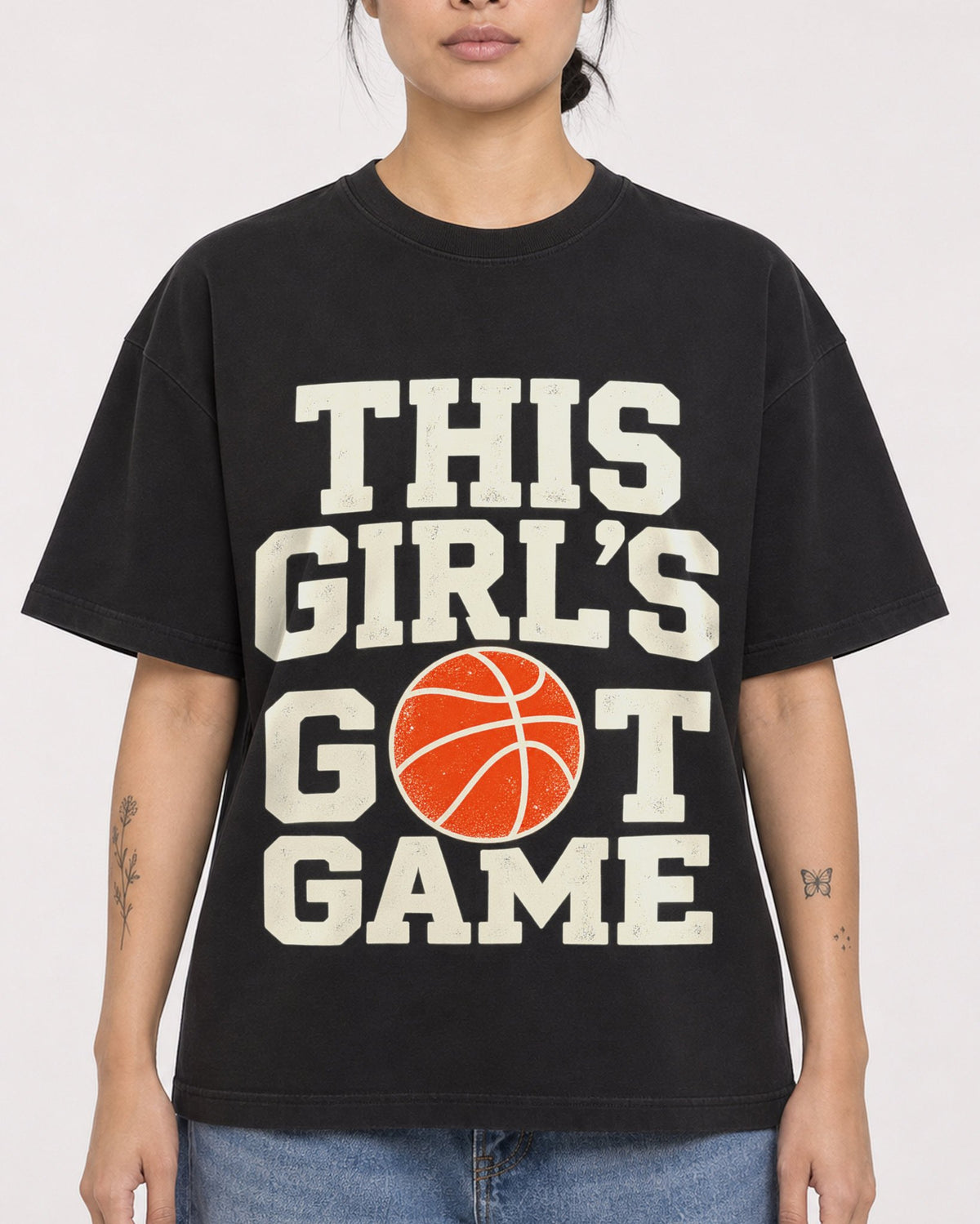 Mockup Boxy Heavyweight Tee Black female close-up 12