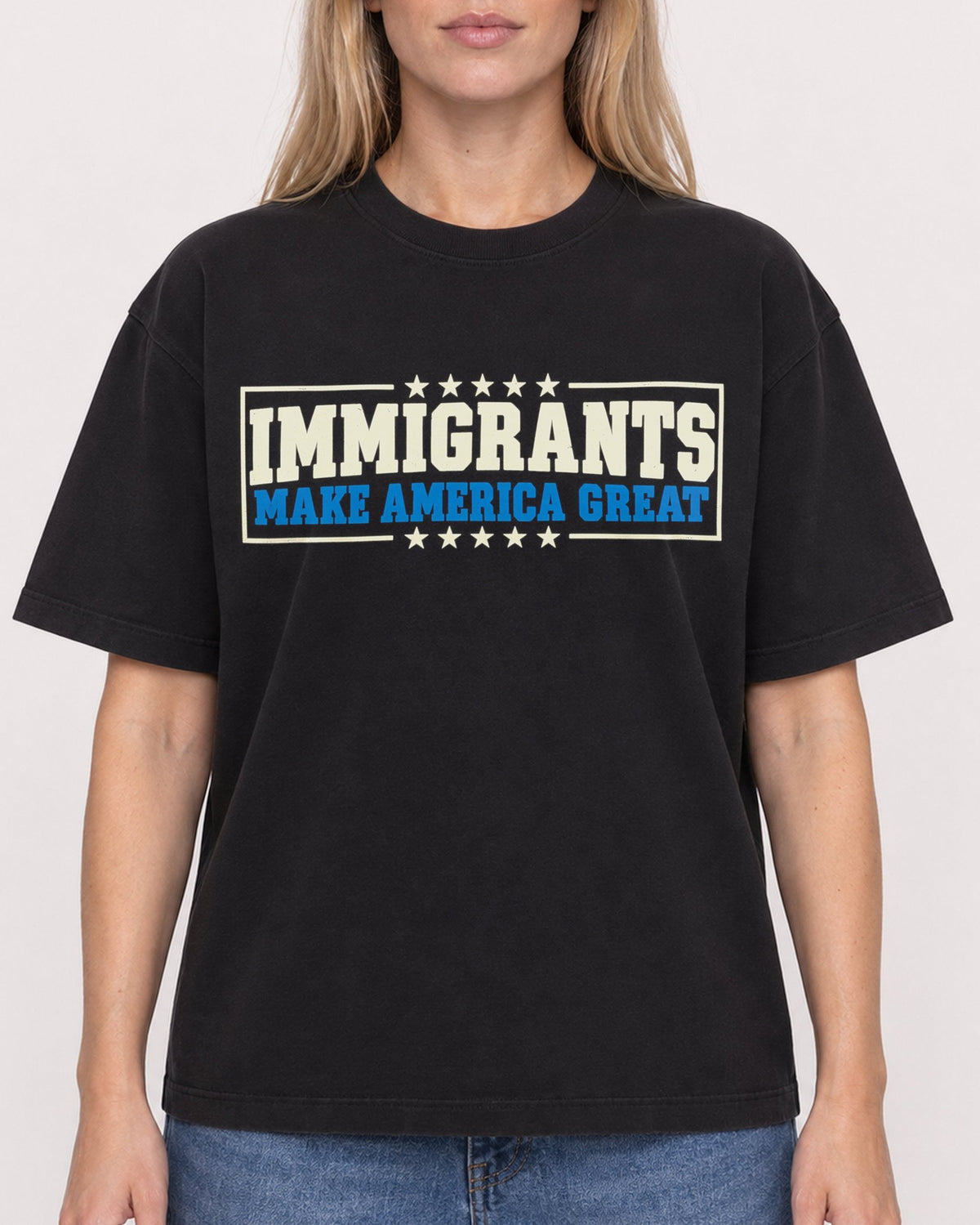 Mockup Boxy Heavyweight Tee Black female close-up 08