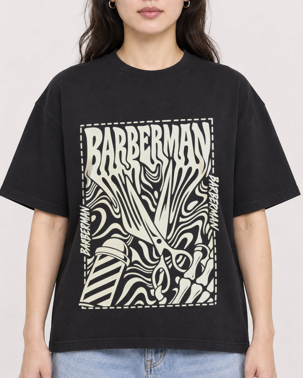 Mockup Boxy Heavyweight Tee Black female close-up 03