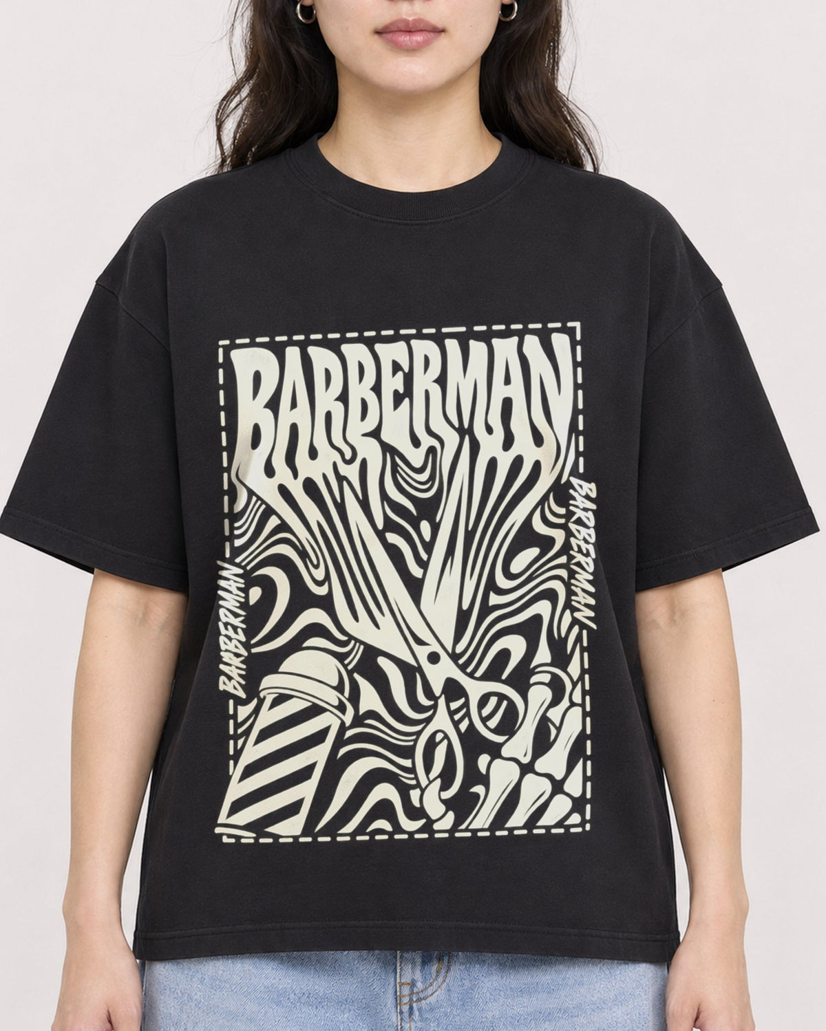 Mockup Boxy Heavyweight Tee Black female close-up 03
