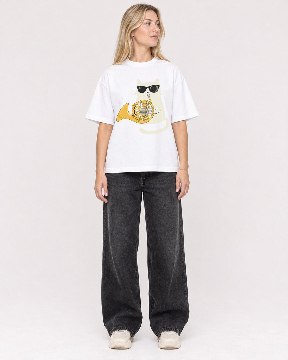 Mockup Boxy Heavyweight Tee White female full-body 08
