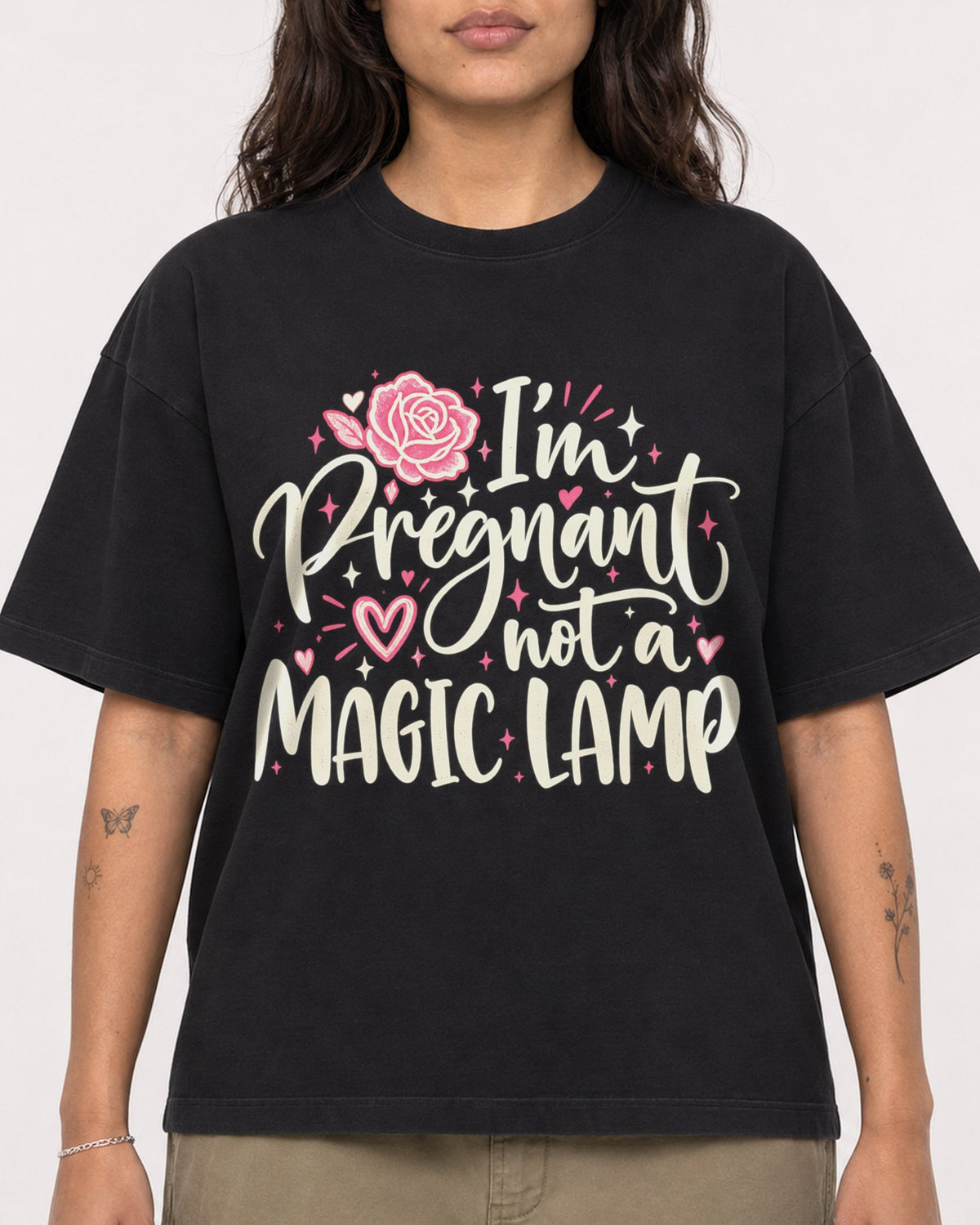 Mockup Boxy Heavyweight Tee Black female close-up 06