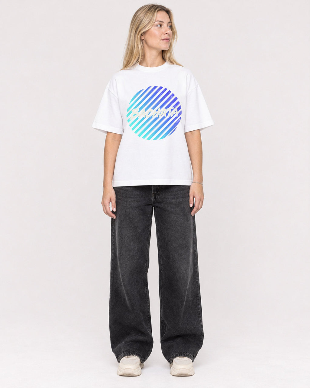 Mockup Boxy Heavyweight Tee White female full-body 08