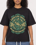 Mockup Boxy Heavyweight Tee Black female close-up 05