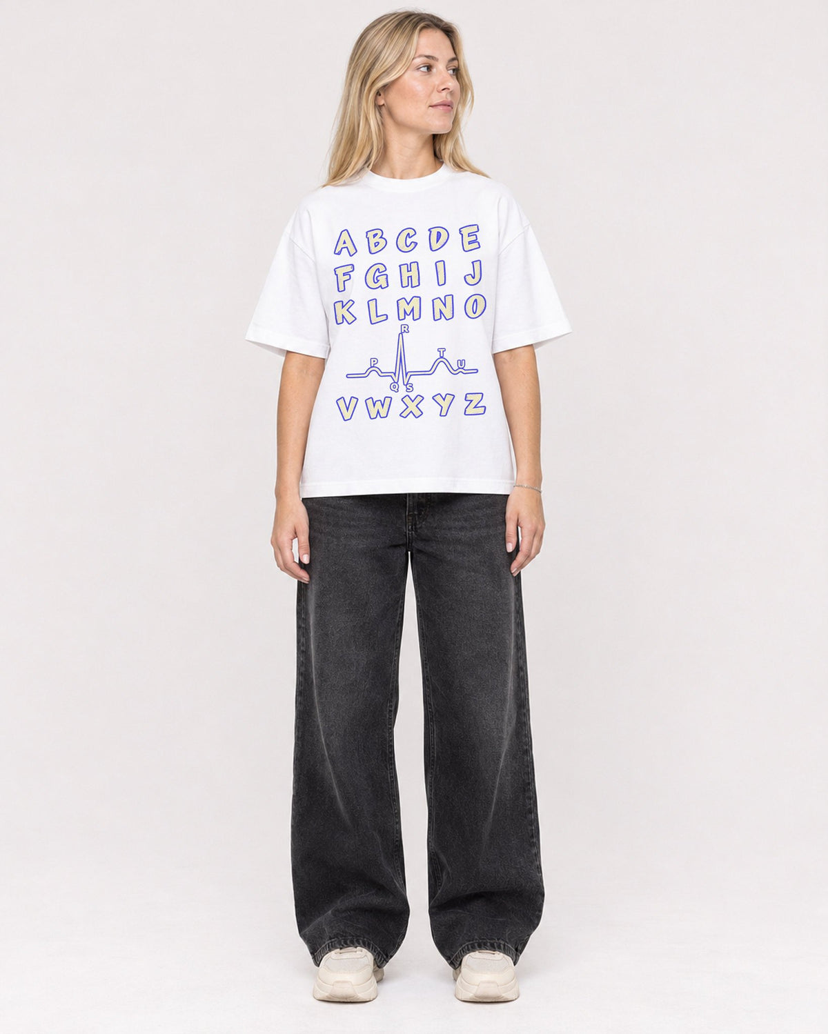 Mockup Boxy Heavyweight Tee White female full-body 08