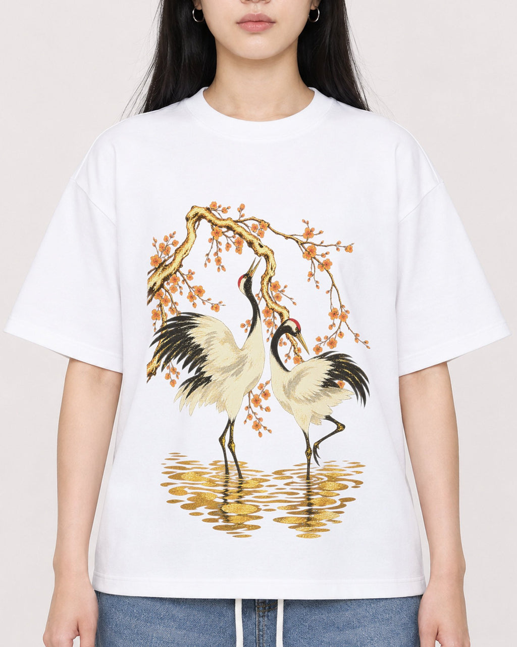 Mockup Boxy Heavyweight Tee White female close-up 01