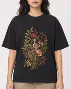 Mockup Boxy Heavyweight Tee Black female close-up 02