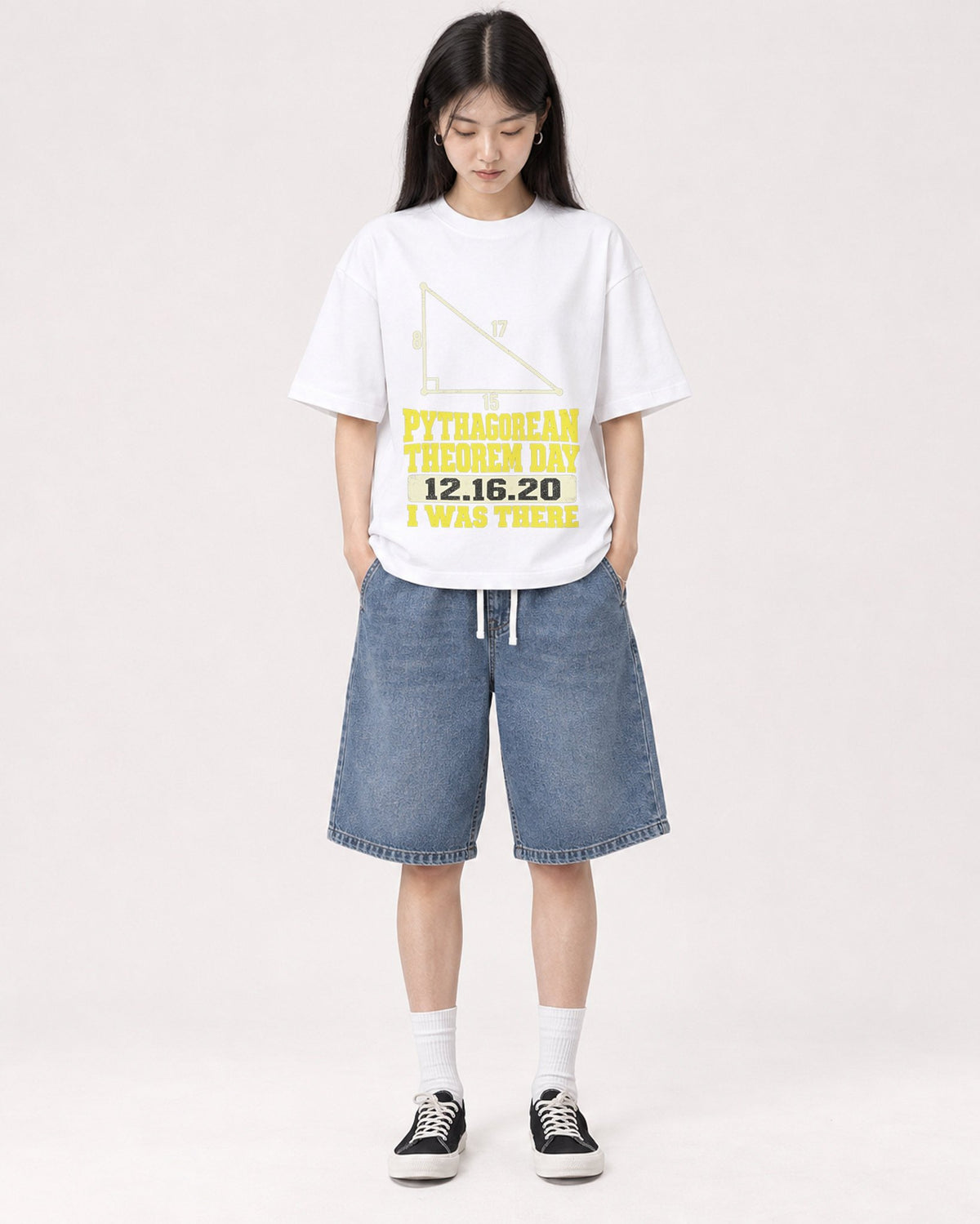 Mockup Boxy Heavyweight Tee White female full-body 01