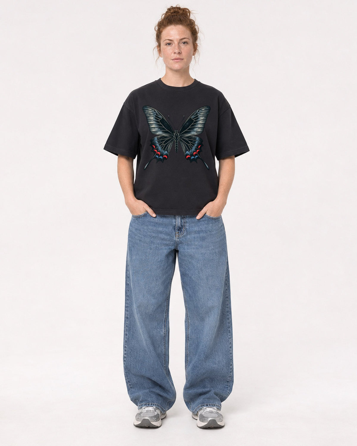 Mockup Boxy Heavyweight Tee Black female full-body 28