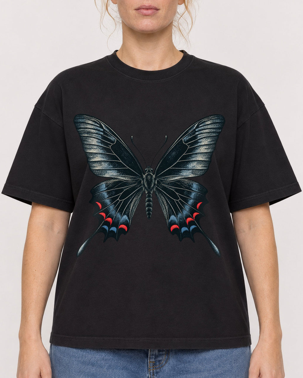 Mockup Boxy Heavyweight Tee Black female close-up 28
