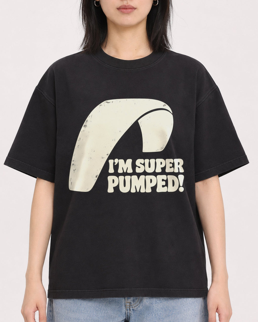 Mockup Boxy Heavyweight Tee Black female close-up 31