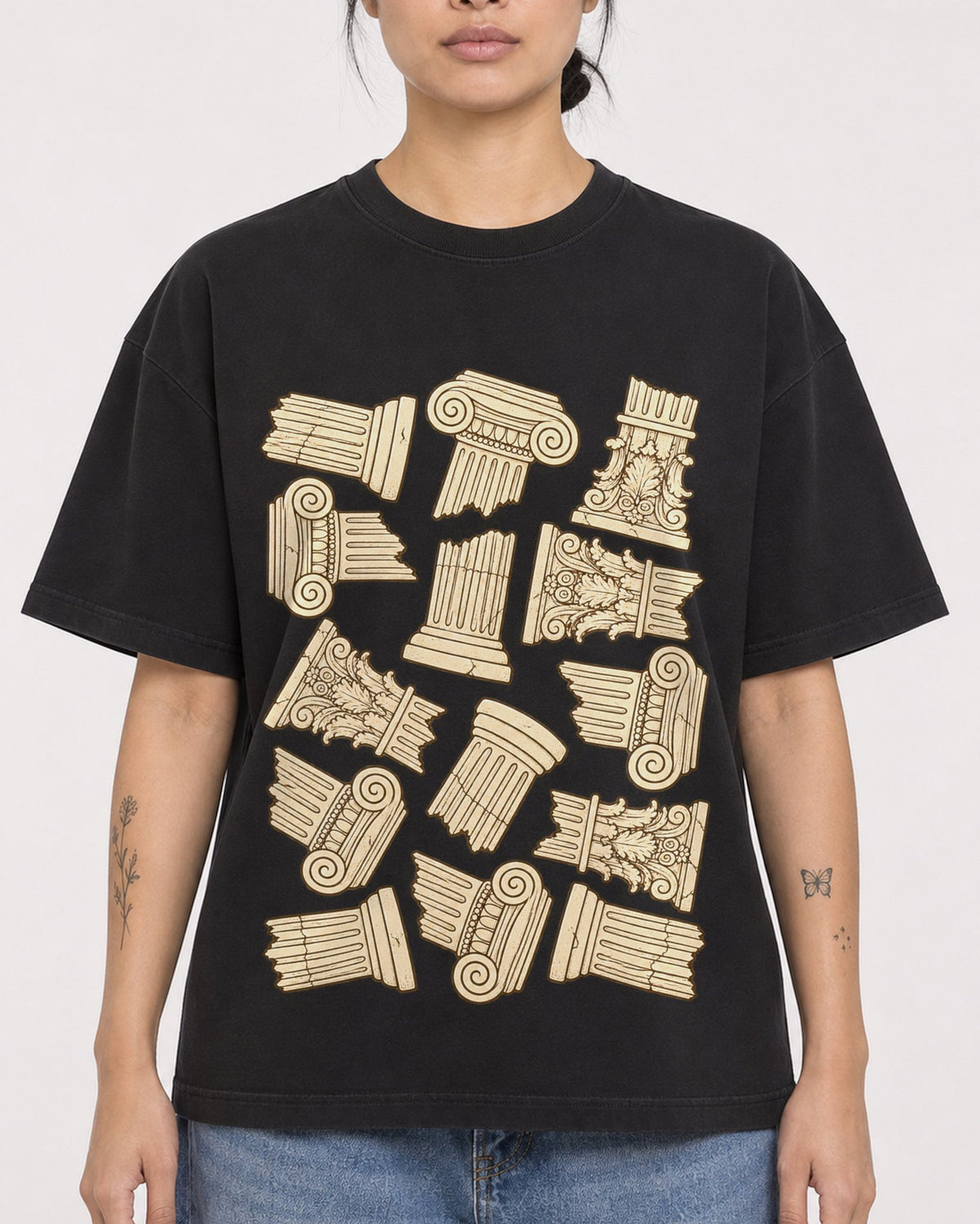 Mockup Boxy Heavyweight Tee Black female close-up 12