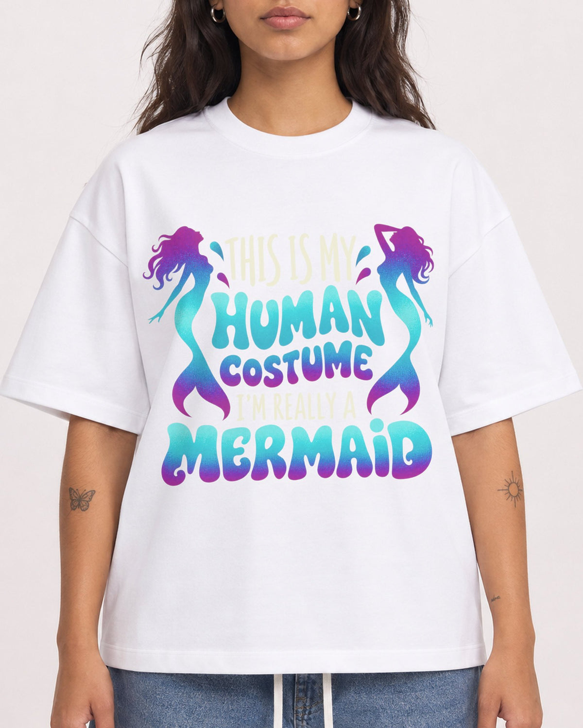 Mockup Boxy Heavyweight Tee White female close-up 06