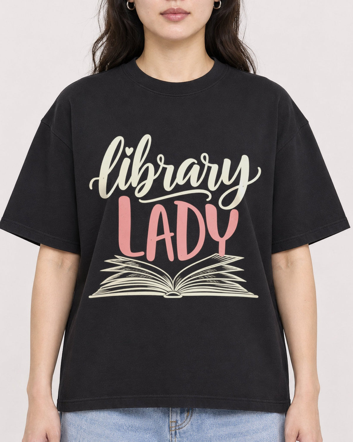 Mockup Boxy Heavyweight Tee Black female close-up 03